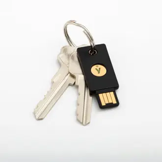 sigurnosni-kljuc-yubico-yubikey-5-nfc-usb-a-crni-25513-flayub010.webp