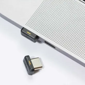 sigurnosni-kljuc-yubico-yubikey-5c-nano-usb-c-crni-14067-flayub012.webp